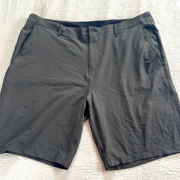 Volcom Surf & Turf 4-way Stretch Gray Shorts Size 42 - Picture 1 of 8